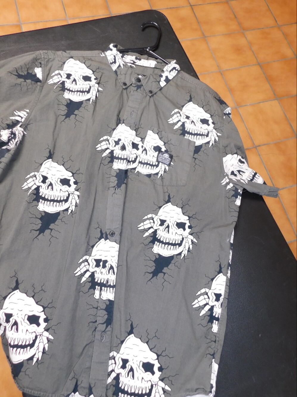 Men's Gray Skull Print Casual Button-Down Shirt